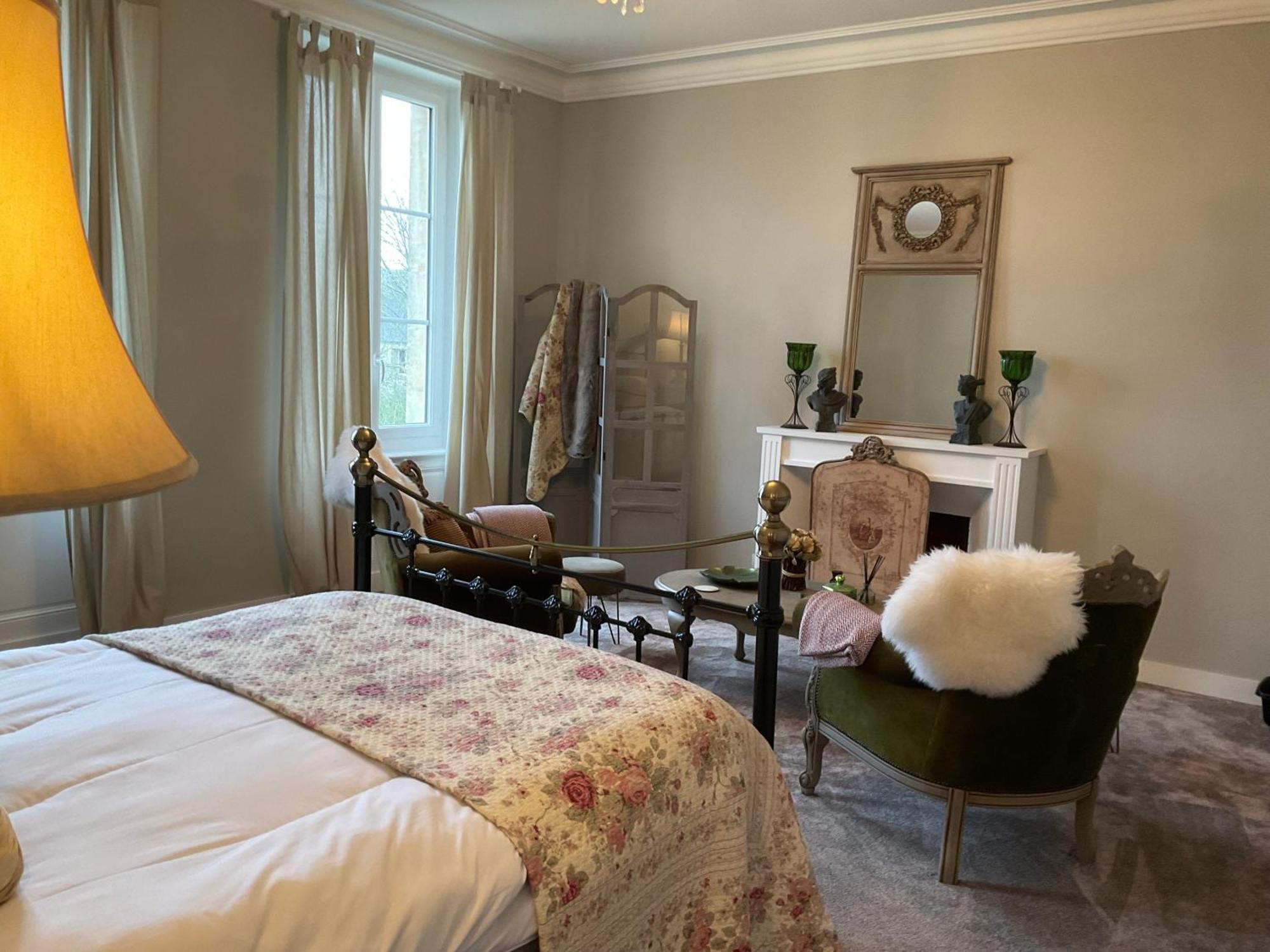 Le Bourg Bed & Breakfast Asnieres-en-Bessin Exterior photo