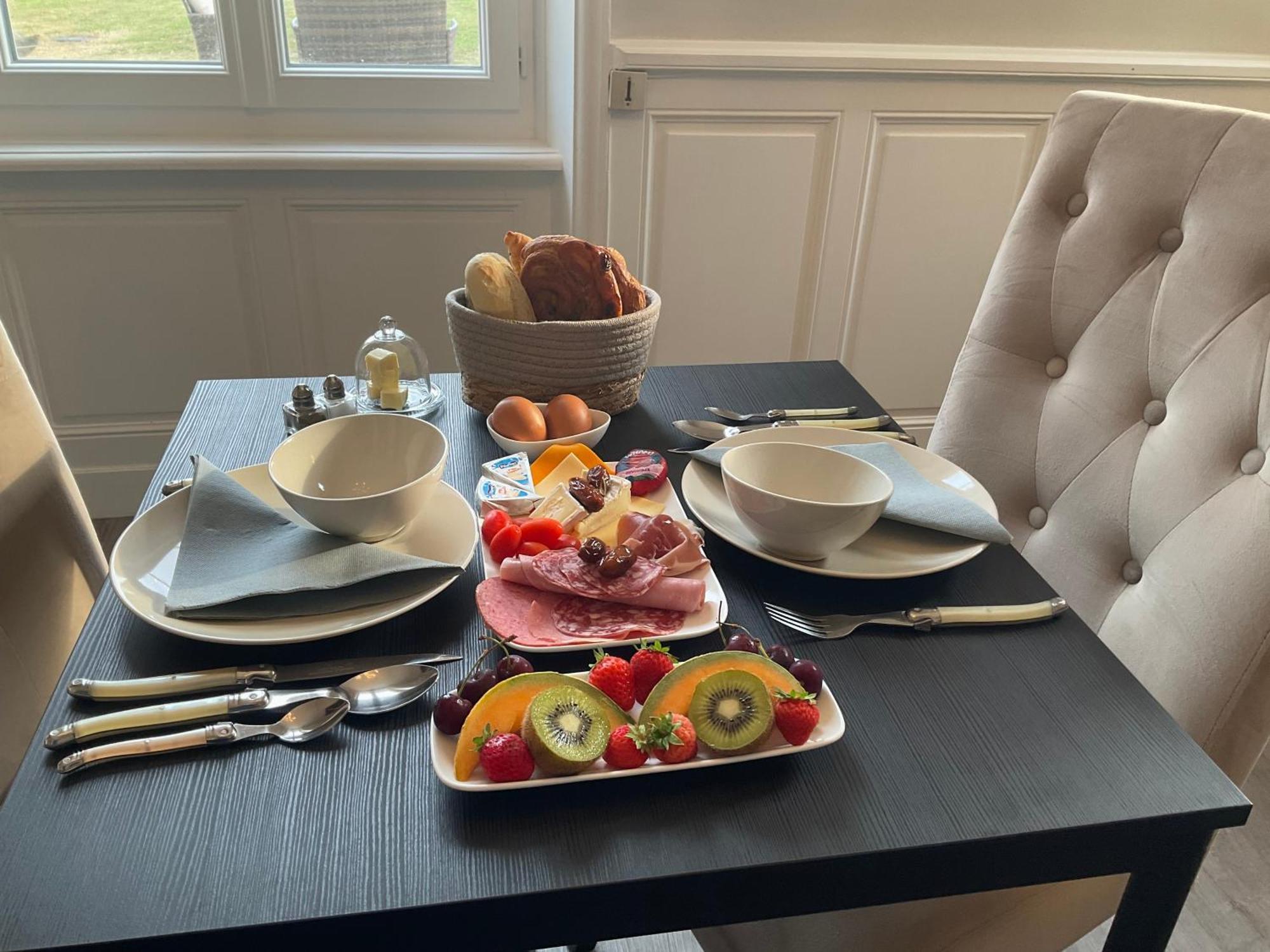 Le Bourg Bed & Breakfast Asnieres-en-Bessin Exterior photo